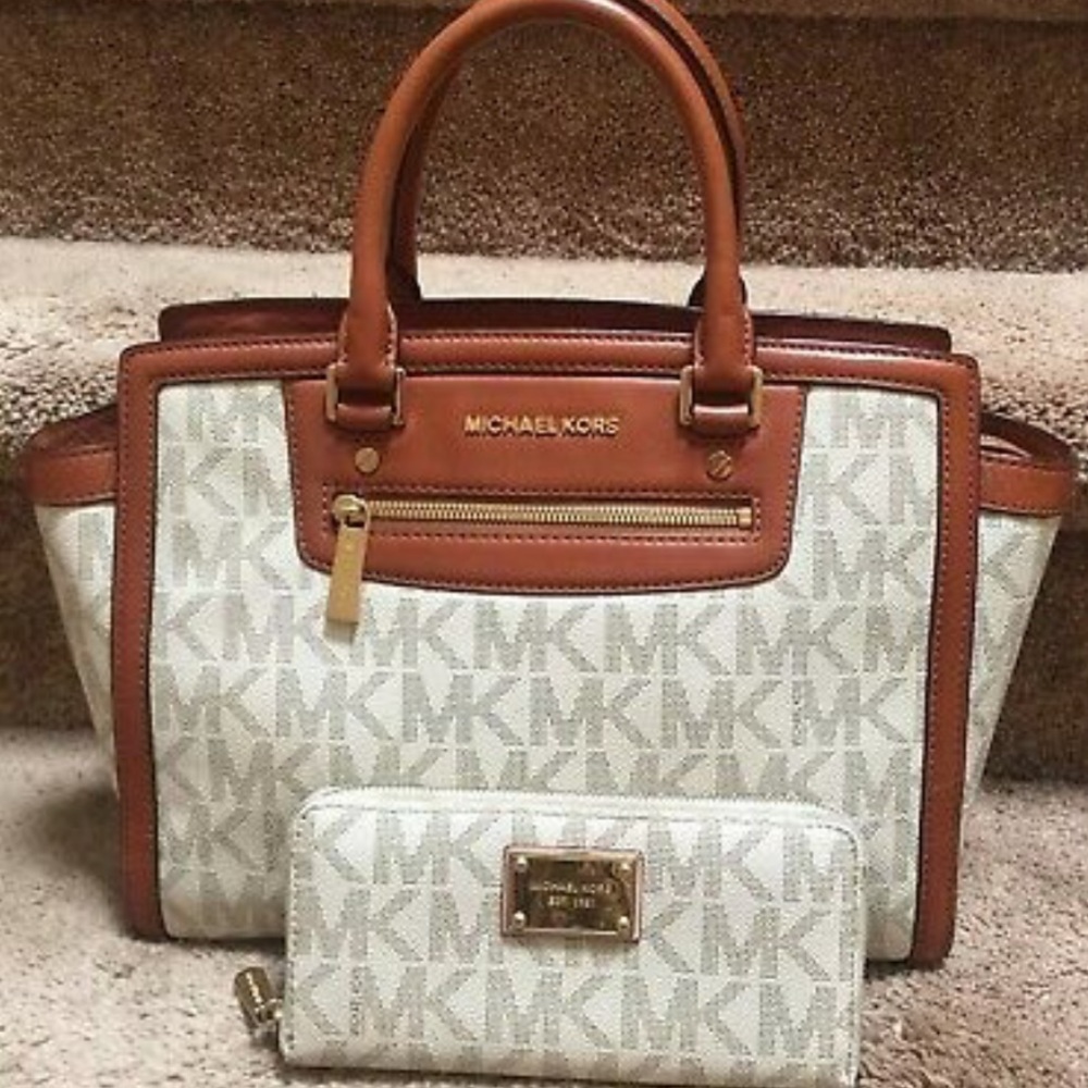 Michael kors crossbody bag